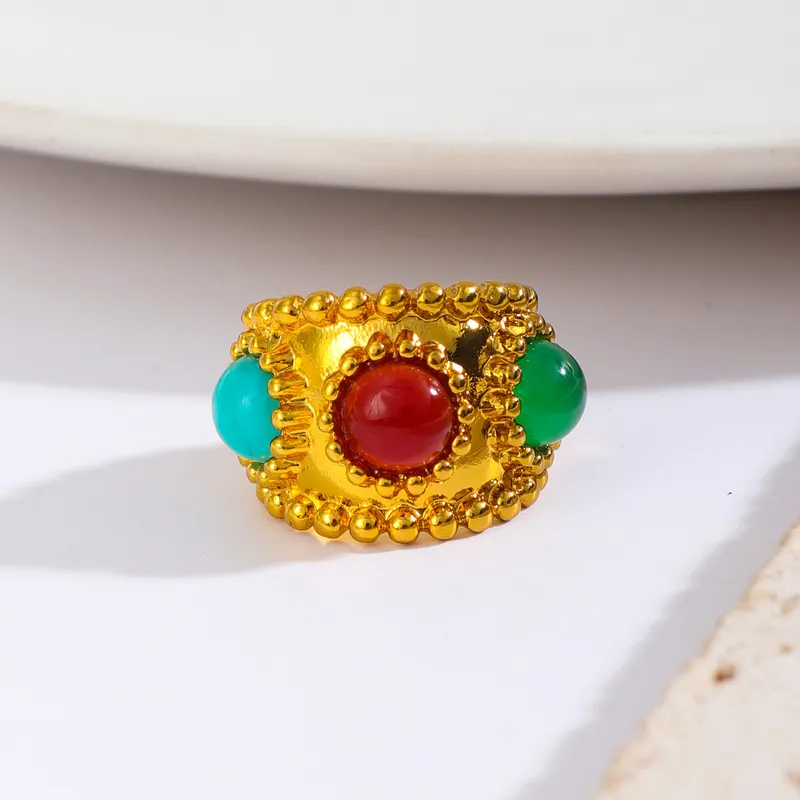 Royal Radiance – Vintage-Inspired Gem Ring