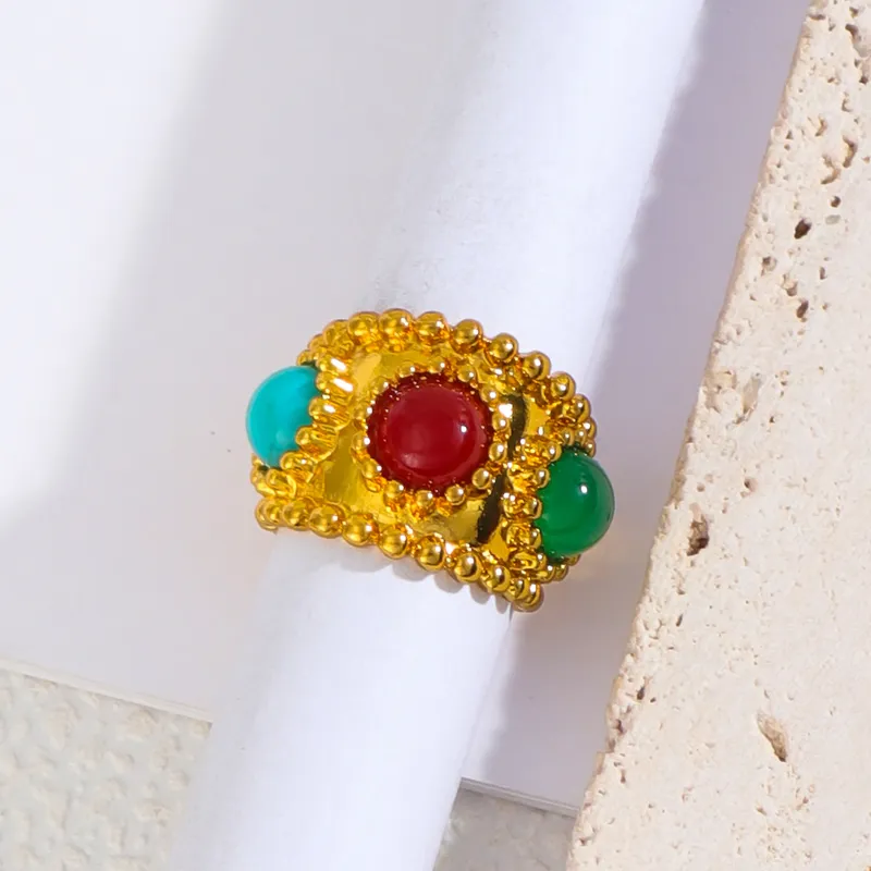 Royal Radiance – Vintage-Inspired Gem Ring