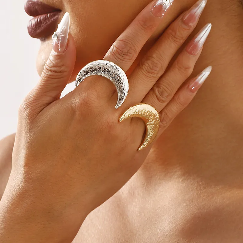 Crescent Glow – Minimalist Open Ring
