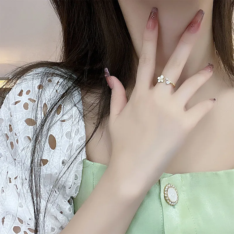 Blooming Grace – Delicate Flower Adjustable Ring